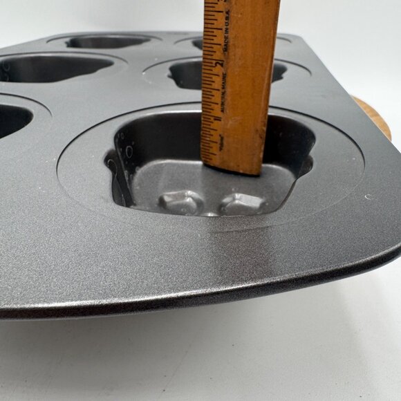 SKULL MINI CAKE PAN 6 Cupcakes Heads Halloween Mold Skeleton Non-Stick Wilton 3D - Picture 9 of 9